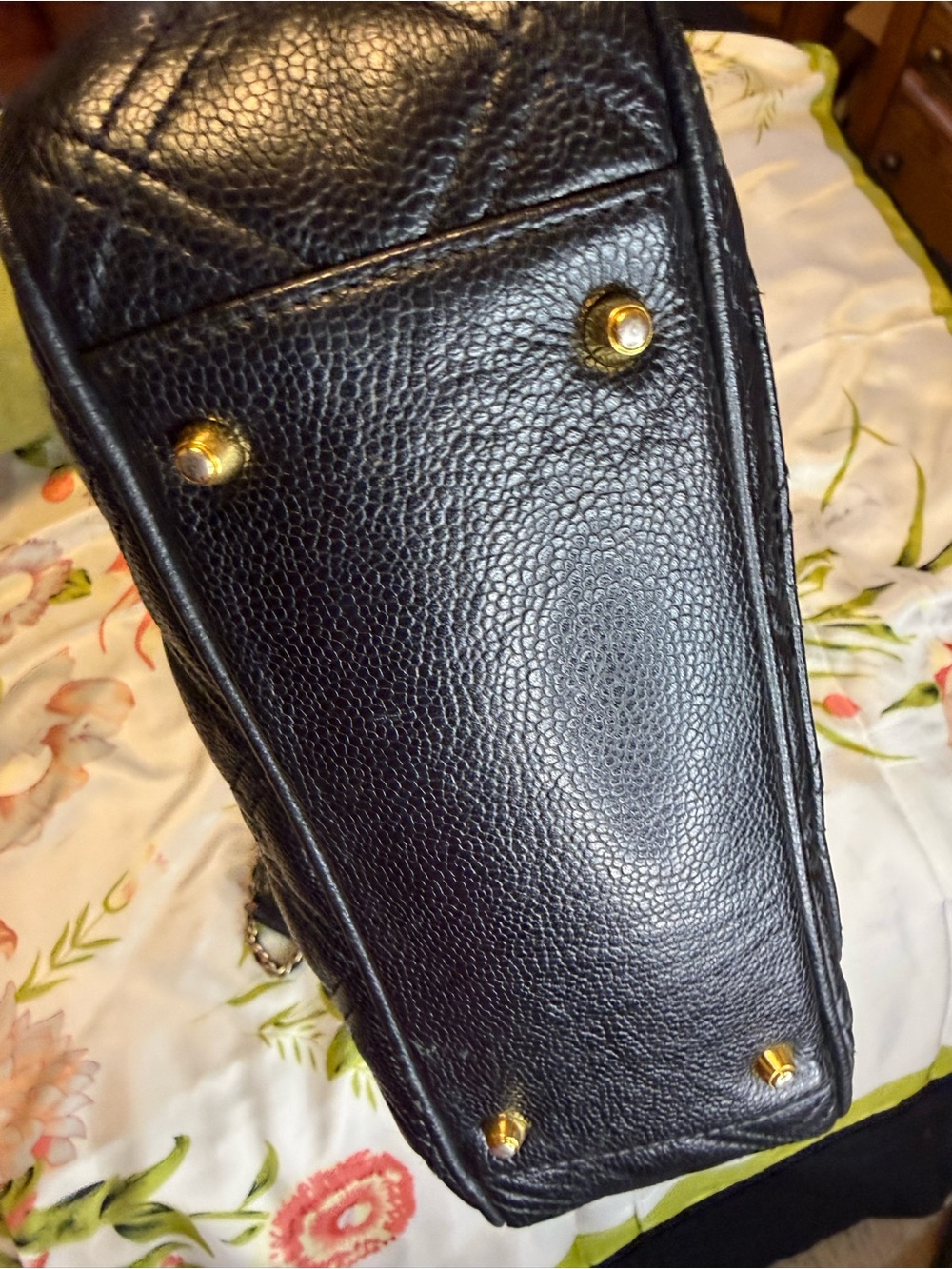 Metrocity Italy Quilted Leather Crossbody Bag – Black & Gold - Picture 4 of 16